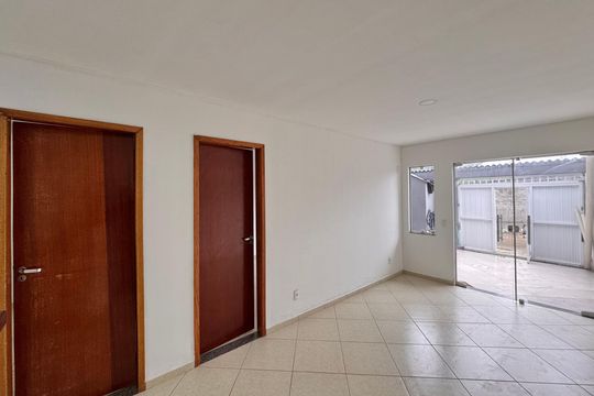 Sala de casa de condomínio para alugar com 2 quartos, 88m² em Vargem Grande, Rio de Janeiro