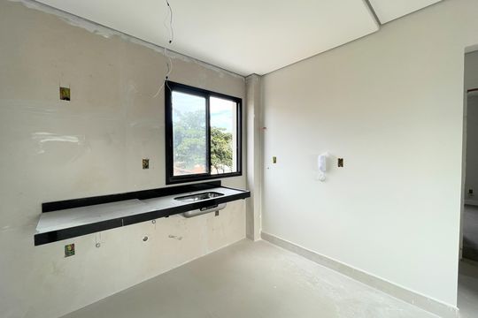 Cozinha de apartamento à venda com 2 quartos, 51m² em Indaiá, Belo Horizonte