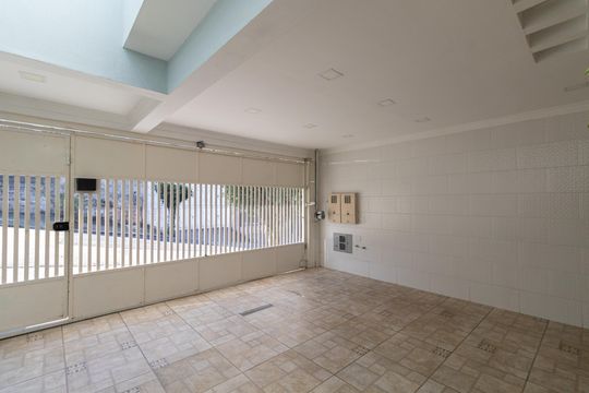 Garagem de casa à venda com 6 quartos, 300m² em Cidade Líder, São Paulo