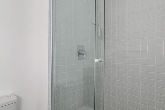 Banheiro da Suíte de apartamento para alugar com 1 quarto, 37m² em Jardim do Salso, Porto Alegre