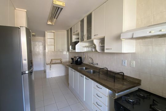 Cozinha de apartamento para alugar com 3 quartos, 136m² em Braga, Cabo Frio
