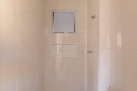 Banheiro de apartamento à venda com 2 quartos, 36m² em Guaianases, São Paulo