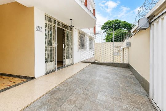 Área comum de casa para alugar com 6 quartos, 360m² em Alto Barroca, Belo Horizonte