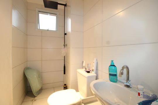 Banheiro de apartamento para alugar com 2 quartos, 43m² em Itaim Paulista, São Paulo