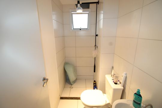 Banheiro Social de apartamento para alugar com 2 quartos, 43m² em Itaim Paulista, São Paulo