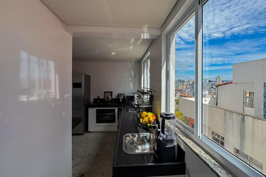 Apartamento para alugar com 4 quartos, 185m² em União, Belo Horizonte