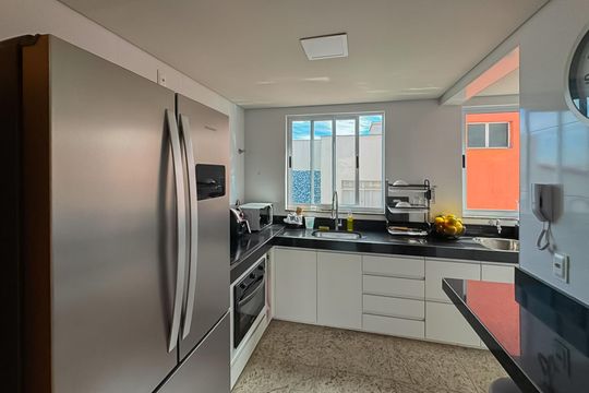 Apartamento para alugar com 4 quartos, 185m² em União, Belo Horizonte