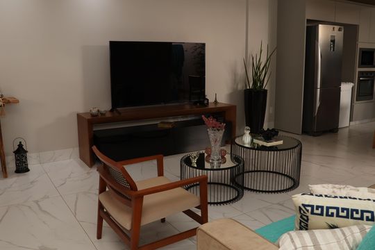 Sala de casa de condomínio à venda com 3 quartos, 125m² em Vila Jardim Vitoria, Goiânia