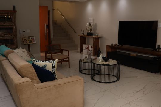 Sala de casa de condomínio à venda com 3 quartos, 125m² em Vila Jardim Vitoria, Goiânia