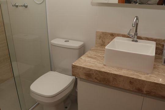 Banheiro - Suíte 2 de casa de condomínio à venda com 3 quartos, 125m² em Vila Jardim Vitoria, Goiânia