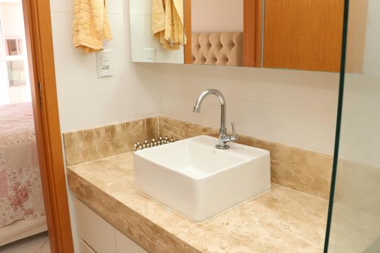 Banheiro - Suíte 1 de casa de condomínio à venda com 3 quartos, 125m² em Vila Jardim Vitoria, Goiânia
