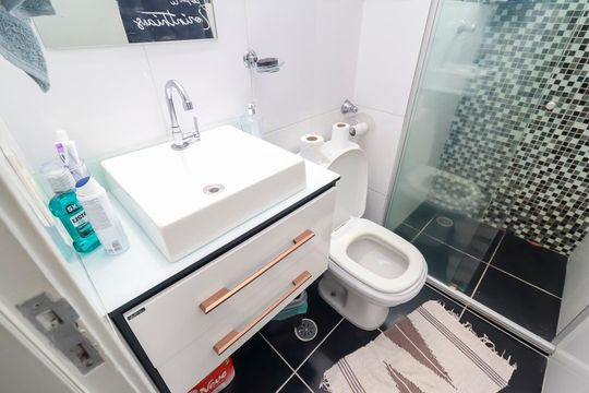 Banheiro de apartamento à venda com 2 quartos, 49m² em Parada Xv de Novembro, São Paulo
