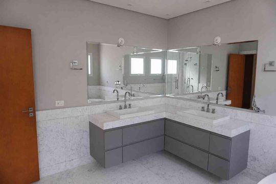 Banheiro - Suite4 Principal de casa de condomínio para alugar com 2 quartos, 446m² em Residencial Morada dos Lagos, Barueri