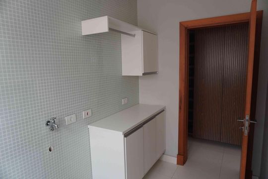 Área de Serviço de casa de condomínio para alugar com 2 quartos, 446m² em Residencial Morada dos Lagos, Barueri