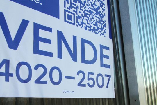 Placa de apartamento à venda com 3 quartos, 55m² em Brás de Pina, Rio de Janeiro