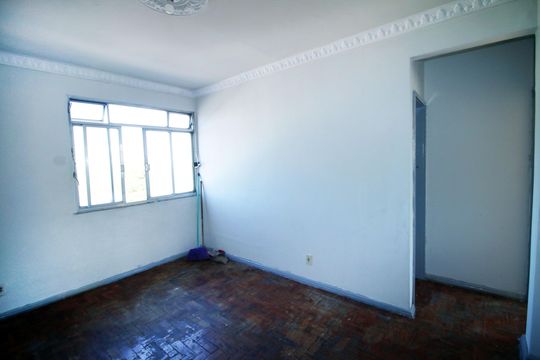 Sala de apartamento para alugar com 3 quartos, 55m² em Brás de Pina, Rio de Janeiro