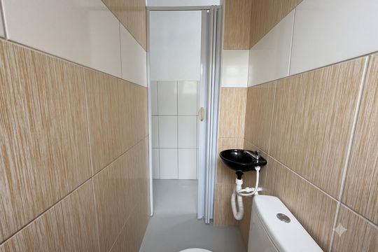 Banheiro de casa para alugar com 1 quarto, 17m² em Vila Ré, São Paulo