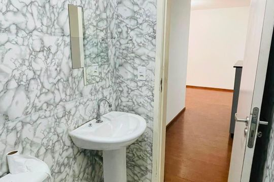 Banheiro de apartamento para alugar com 2 quartos, 50m² em Jardim Barro Branco, Cotia