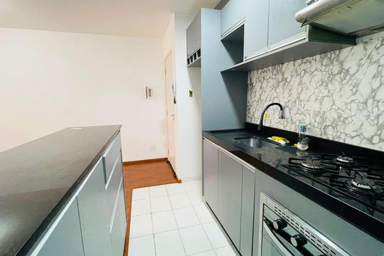 Cozinha de apartamento para alugar com 2 quartos, 50m² em Jardim Barro Branco, Cotia