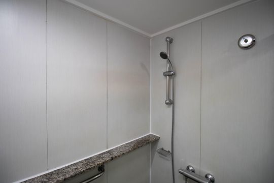 Banheiro da Suíte de kitnet/studio para alugar com 1 quarto, 80m² em Asa Norte, Brasília
