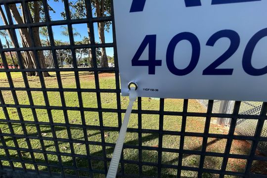 Placa de kitnet/studio para alugar com 1 quarto, 80m² em Asa Norte, Brasília