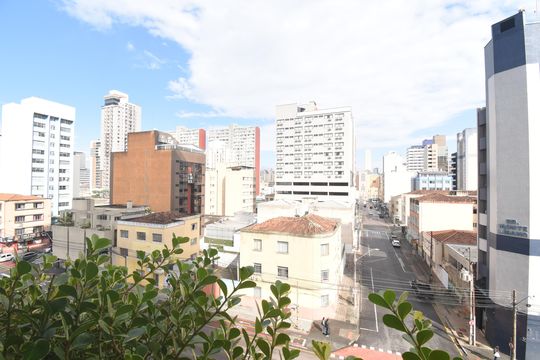 Vista da Sacada de apartamento à venda com 2 quartos, 147m² em Centro, Curitiba