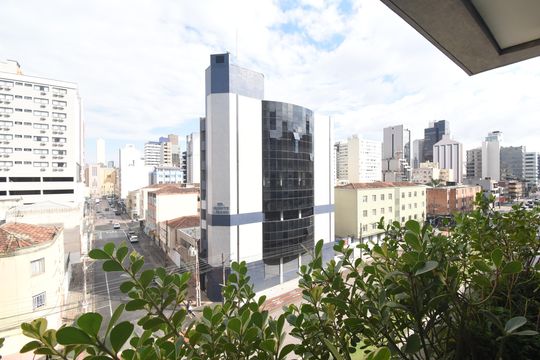 Vista da Sacada de apartamento à venda com 2 quartos, 147m² em Centro, Curitiba