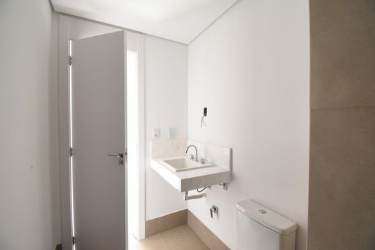 Banheiro 2 de apartamento à venda com 2 quartos, 102m² em Centro, Curitiba