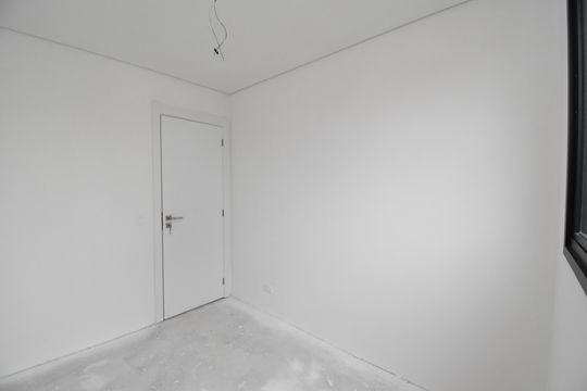 Quarto 2 de apartamento à venda com 2 quartos, 51m² em Centro, Curitiba