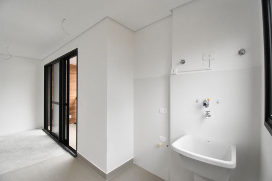 Cozinha e Área de Serviço de apartamento à venda com 2 quartos, 51m² em Centro, Curitiba