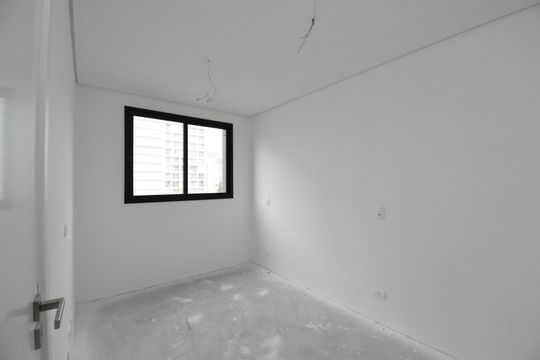 Quarto 1 de apartamento à venda com 2 quartos, 50m² em Centro, Curitiba