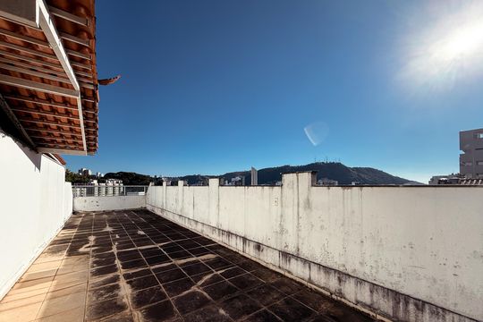 Apartamento para alugar com 3 quartos, 200m² em Granbery, Juiz de Fora