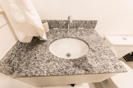 Banheiro de apartamento para alugar com 1 quarto, 27m² em Bela Vista, São Paulo