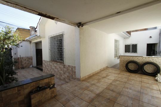 Garagem de casa à venda com 3 quartos, 200m² em Carlos Prates, Belo Horizonte