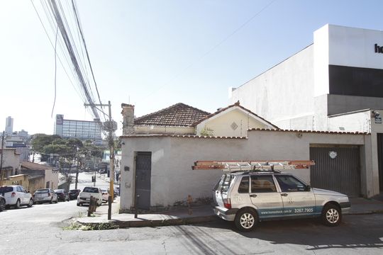 Fachada de casa à venda com 3 quartos, 200m² em Carlos Prates, Belo Horizonte