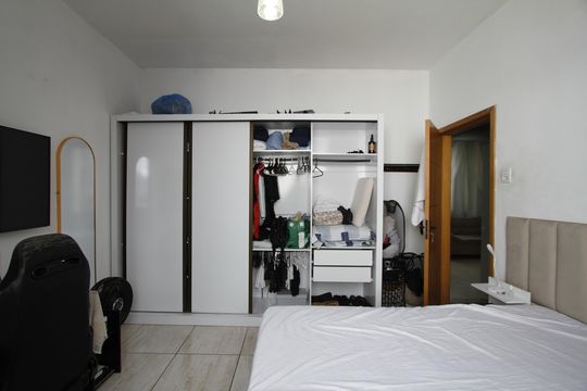 Quarto 1 de casa à venda com 3 quartos, 200m² em Carlos Prates, Belo Horizonte