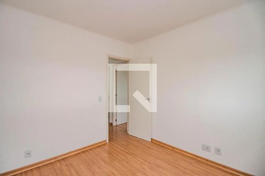 Quarto de apartamento para alugar com 3 quartos, 66m² em Farrapos, Porto Alegre
