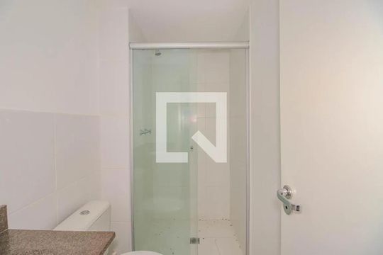 Banheiro de apartamento para alugar com 3 quartos, 66m² em Farrapos, Porto Alegre