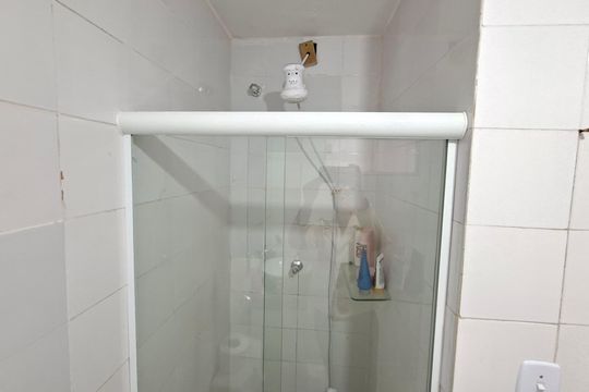 Banheiro de apartamento para alugar com 1 quarto, 51m² em Brotas, Salvador
