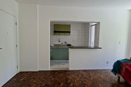 Sala  de apartamento para alugar com 1 quarto, 51m² em Brotas, Salvador