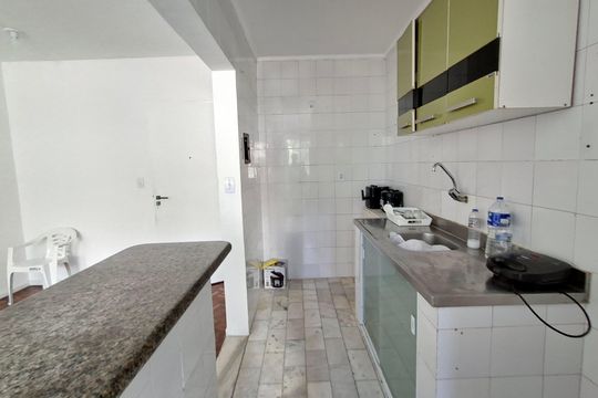 Cozinha de apartamento para alugar com 1 quarto, 51m² em Brotas, Salvador