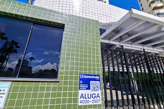 Placa instalada de apartamento para alugar com 1 quarto, 51m² em Brotas, Salvador