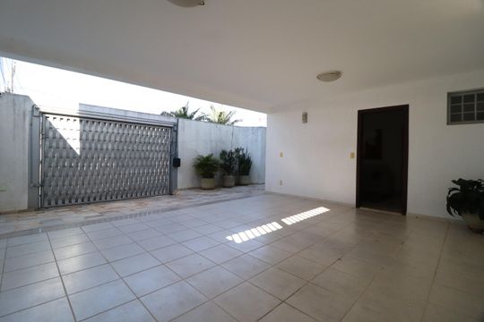 Área comum de casa para alugar com 6 quartos, 461m² em Santa Mônica, Uberlândia