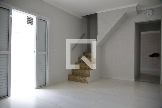 Sala de casa para alugar com 2 quartos, 125m² em Jardim Lauro Gomes, São Bernardo do Campo