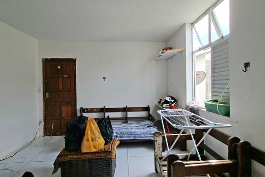 Sala  de apartamento para alugar com 3 quartos, 90m² em Brotas, Salvador