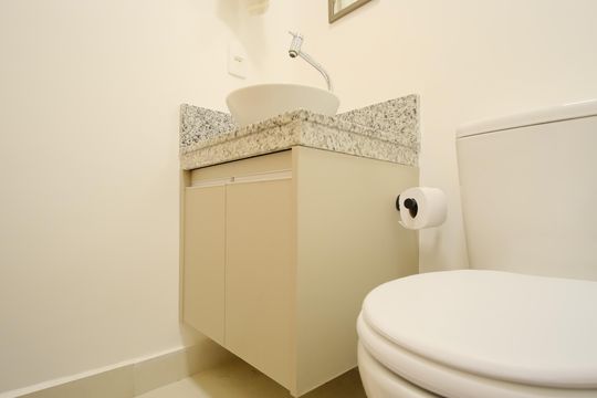 Banheiro de kitnet/studio para alugar com 1 quarto, 26m² em Tatuapé, São Paulo