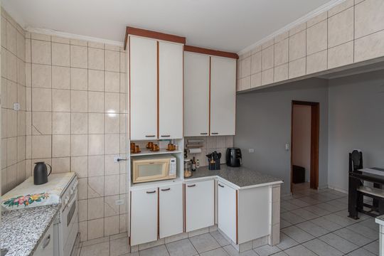 Cozinha  de casa à venda com 3 quartos, 111m² em Parque Bandeirantes I (nova Veneza), Sumaré