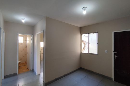 Sala de apartamento para alugar com 2 quartos, 61m² em Vila Liviero, São Paulo