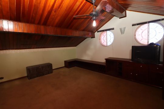 Sótão de casa à venda com 3 quartos, 300m² em Vila Yara, Osasco