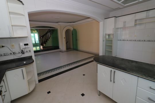 Cozinha de casa à venda com 3 quartos, 300m² em Vila Yara, Osasco